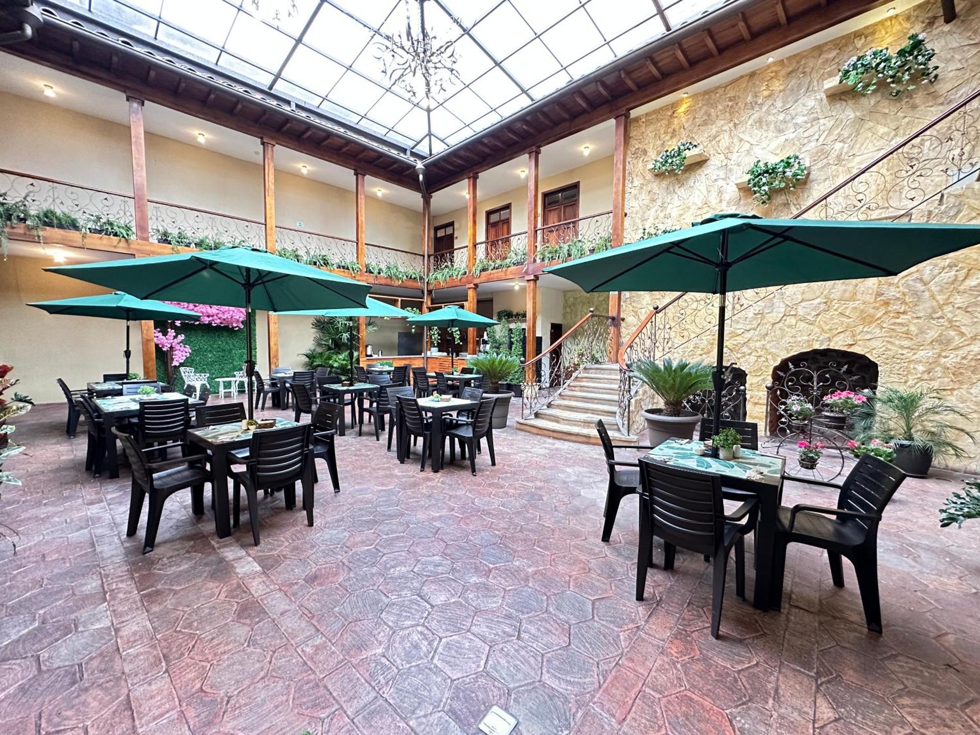 Nass Central Garden Cuenca Zewnętrze zdjęcie